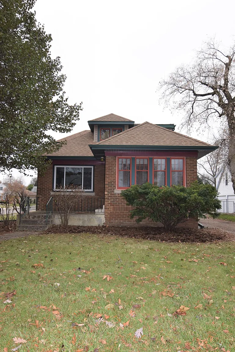4121 S Whitnall Ave photo 1