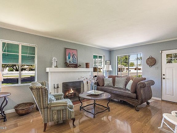 Living room w/ fireplace