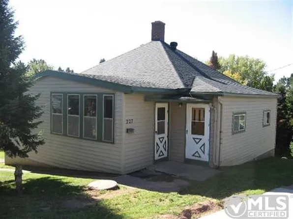 227 Kennedy St, Ironwood, MI 49938