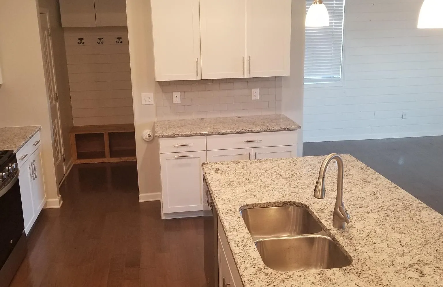 4 bed, 2.5 bath, 2269 sqft, $3,000 — Photo 3