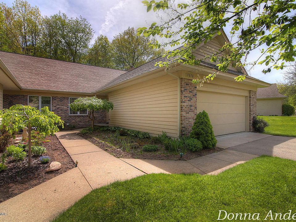 1st image of 7070 Treetop Ln NE #29