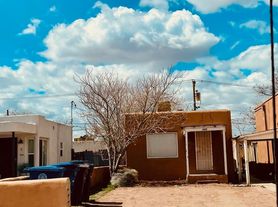 205 Stanford Dr SE, Albuquerque, NM