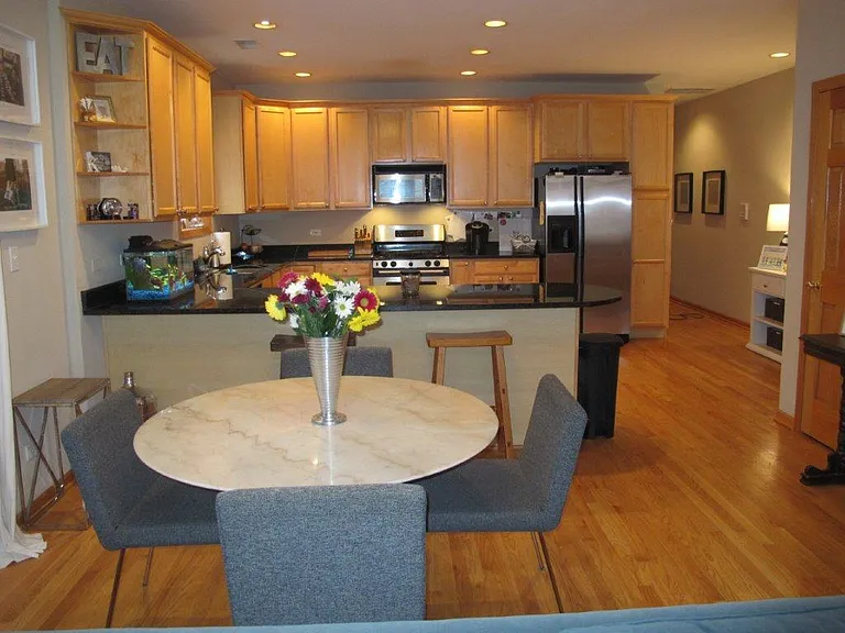 4335 N Ashland Ave #2 — Photo 2