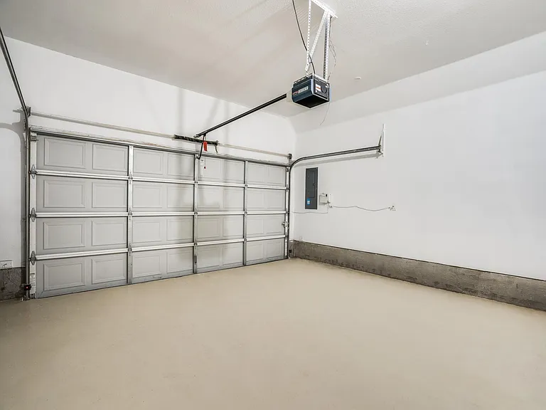 5745 Knox Dr — Photo 12