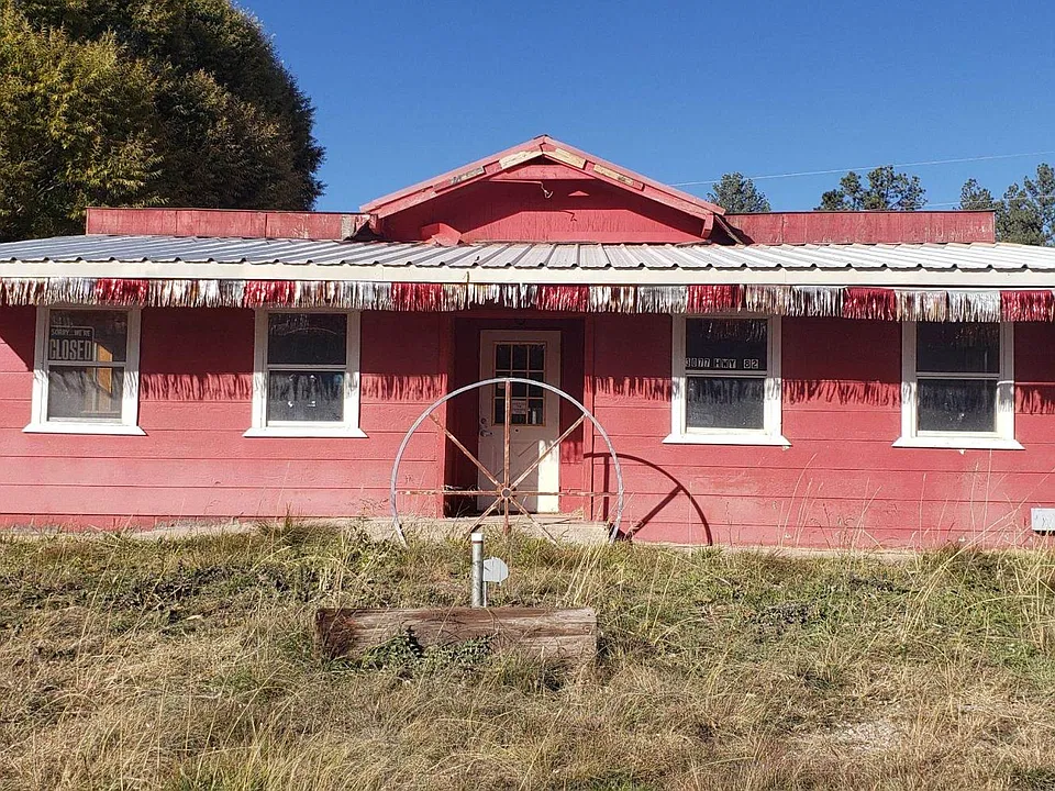 3077 US Highway 82