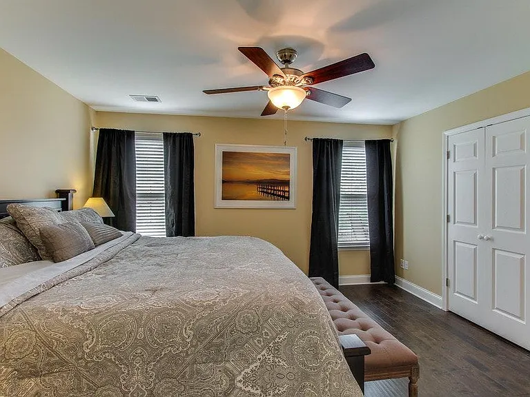 Well-lit, spacious, high ceilings, HUGE walk-in closet