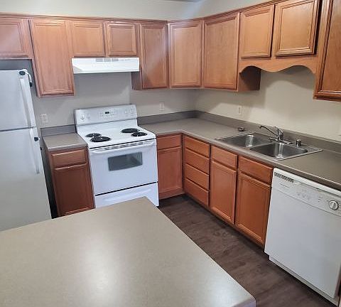 4th image of 3430 Lynn Ave