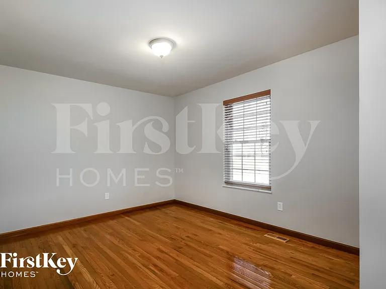 1530 Froesel Dr — Photo 12