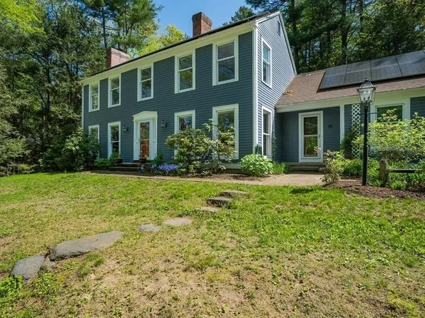 35 Bayberry Ln, Amherst, MA 01002