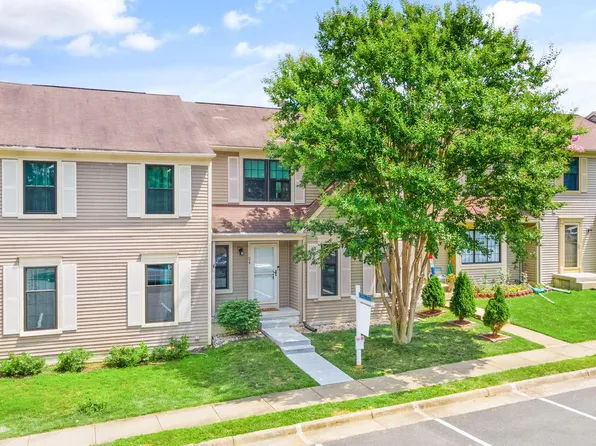 24 Haxall Ct, Sterling, VA 20165