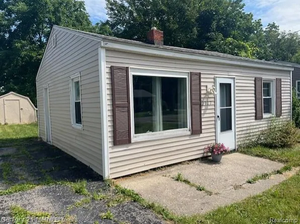 2117 E Buder Ave, Burton, MI 48529