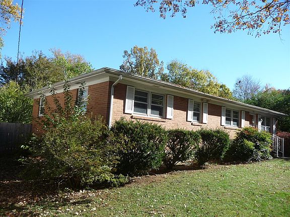4th image of 344 Leslie Ave