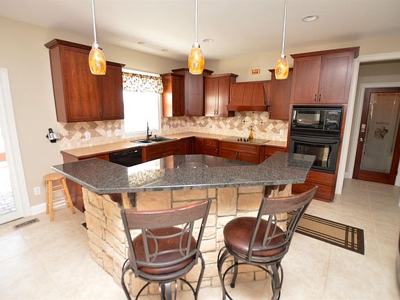 5th image of 6960 Cross Creek Ln