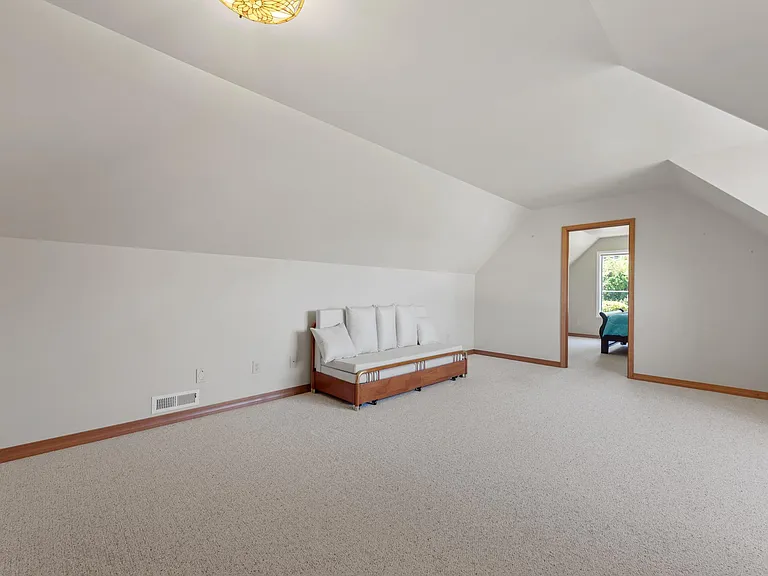 1920 Parkview Dr NE — Photo 24