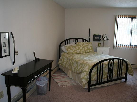 3rd image of 2581 Villa Dr S #210