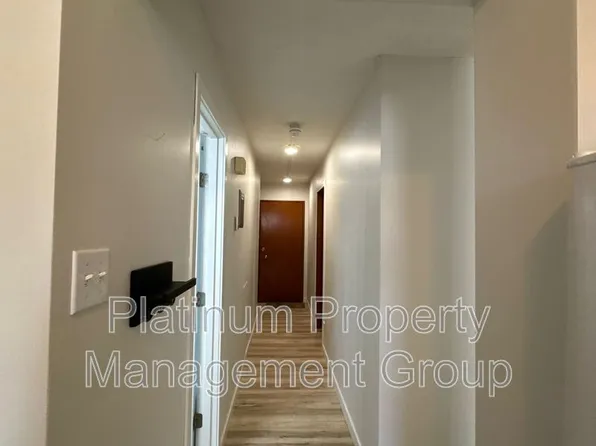 2024 35th Ave SW #1A, Calgary, AB T2T 2E1