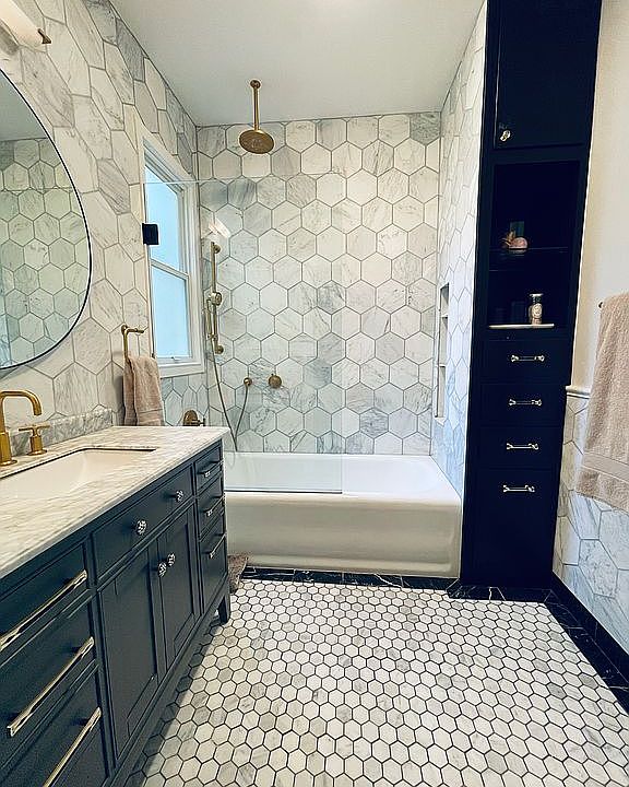 Updated bath w/ rain shower