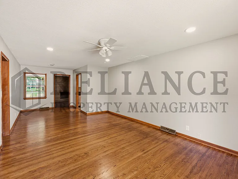 841 N Country Acres Ave — Photo 10