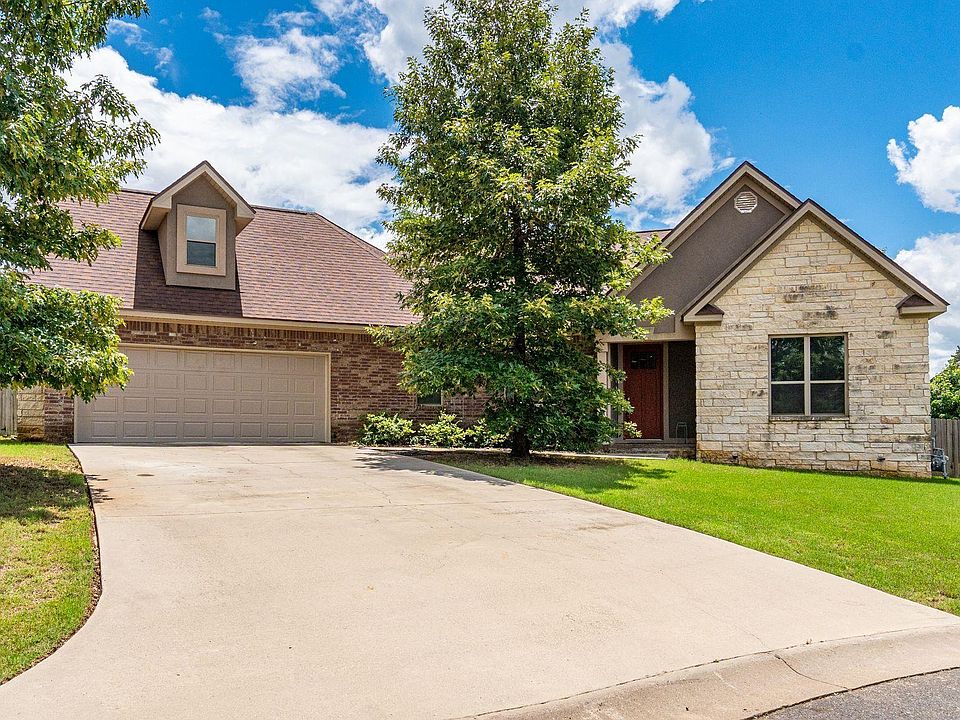 1st image of 113 Winter Oak Pl