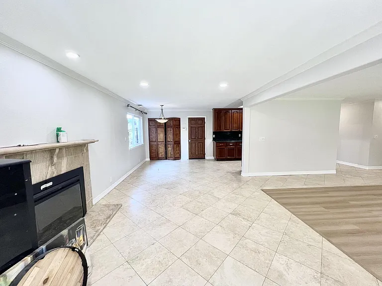 2494 Lone Oak Dr — Photo 20