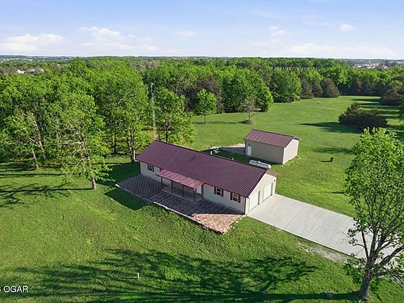 3rd image of 10058 Farm Road 2015