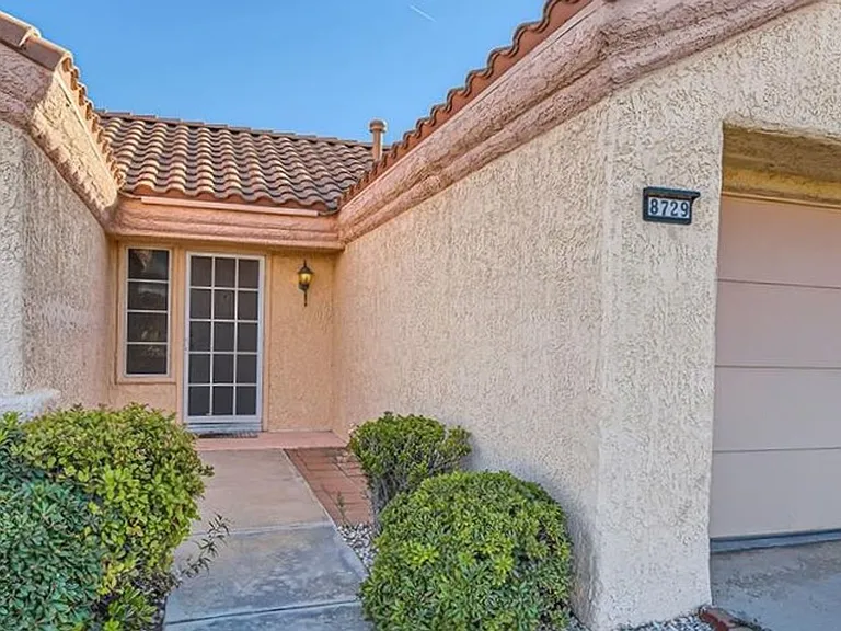 8729 Pennystone Ave — Photo 2