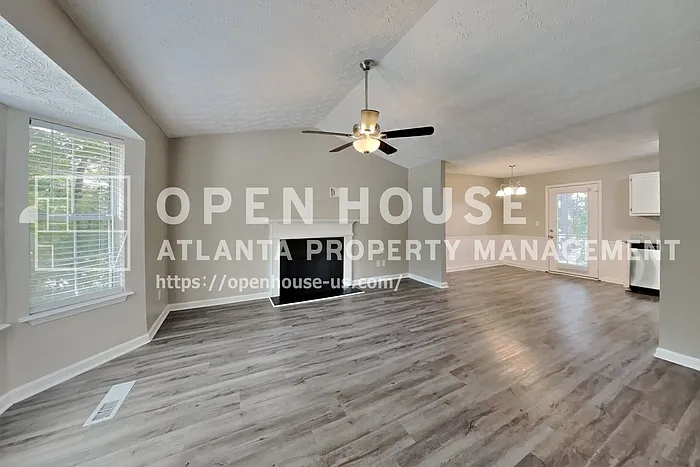 3 bed, 2.0 bath, 1266 sqft, $1,800 — Photo 3