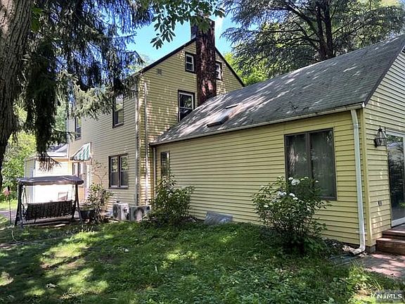 2nd image of 9 Arlington Pl