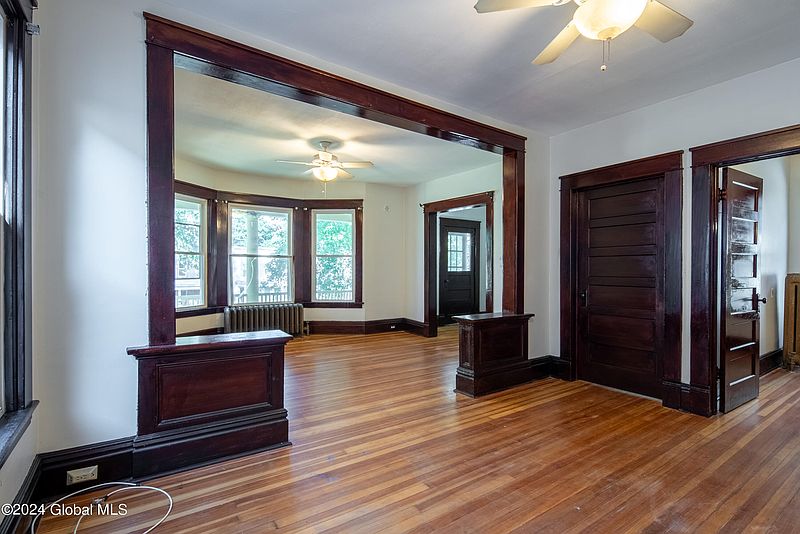 5th image of 514 Pawling Avenue