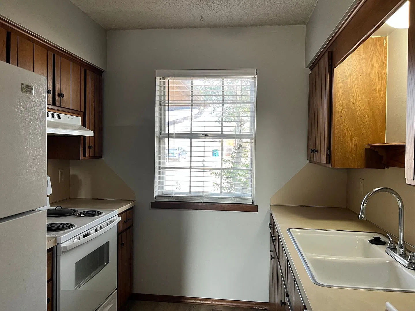 86.1 - 923 E. Knapp Ave — Photo 4
