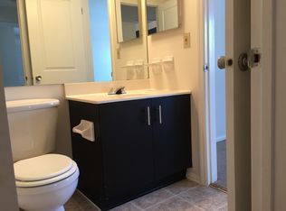 702 Overlook Circle Dr APT B, Ballwin, MO 63021