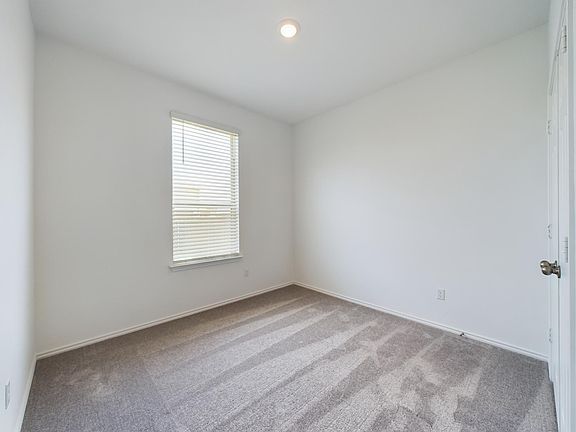 5th image of 437 Pickrell Loop