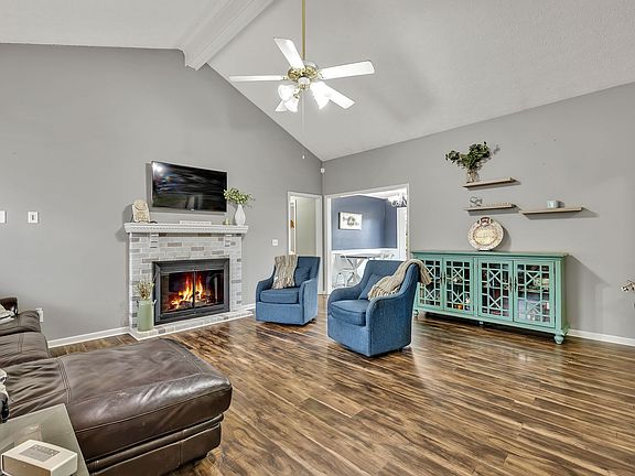 5th image of 129 Holly Ln