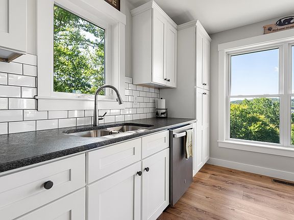 4th image of 140 Hemlock Brook Road