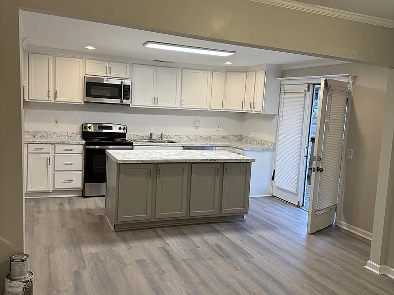 401 1st Ave N #401 — Photo 1