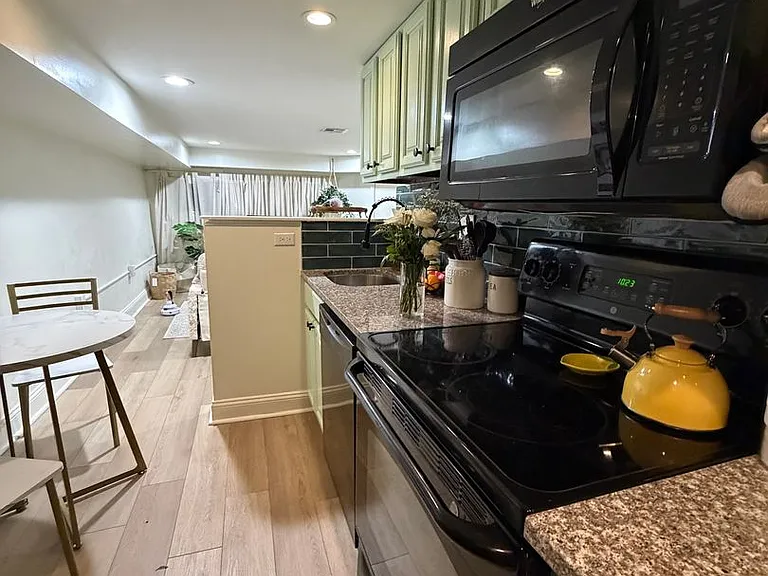 5445 W Berks St — Photo 3