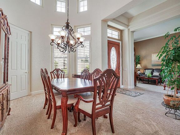 4th image of 520 Montgomery Ct