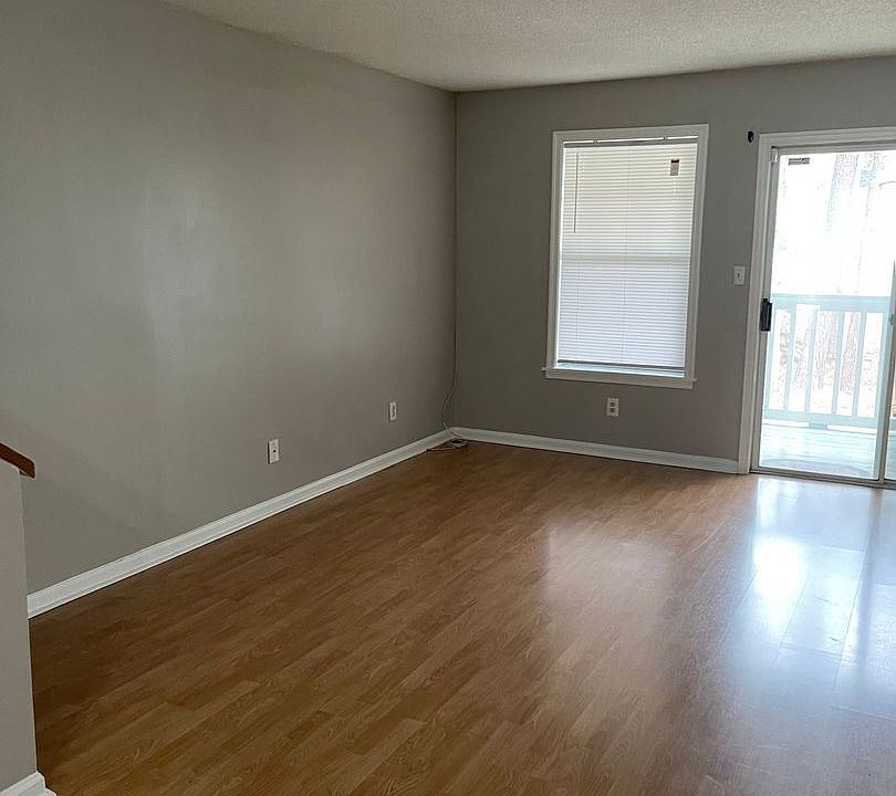 2nd image of 105 Scott Ln