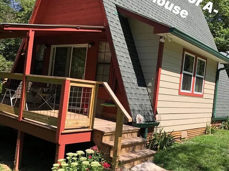 56 Lora Dr — Photo 2