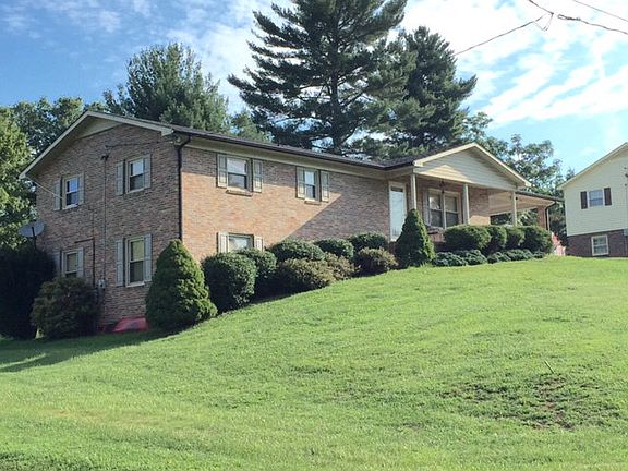 2nd image of 386 Cloverdale Ln