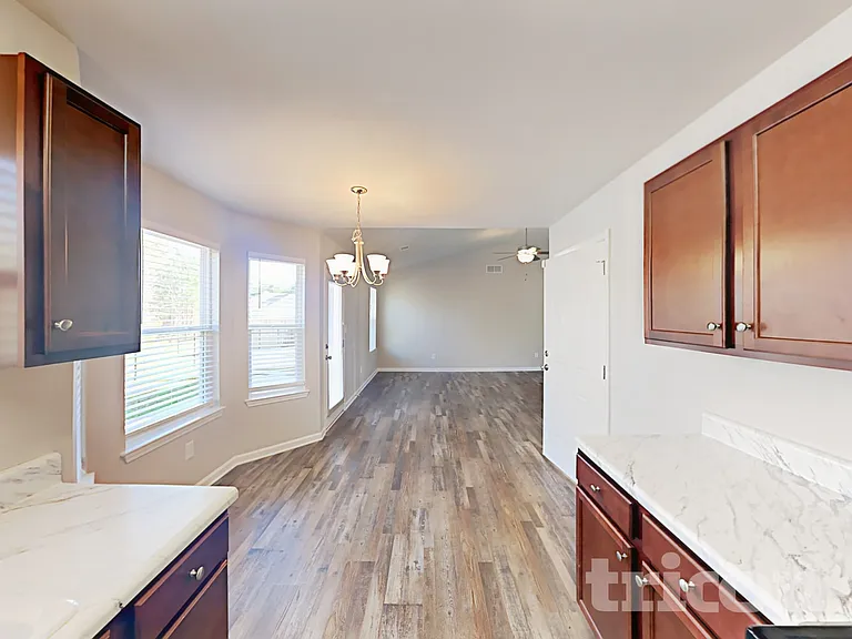 37 Oakville Dr — Photo 5