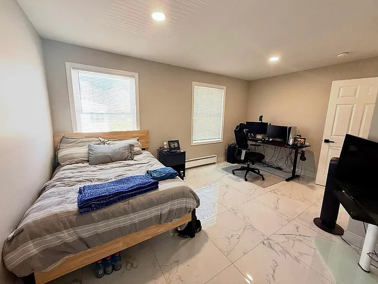 12-14 Ledward Ave #A — Photo 6
