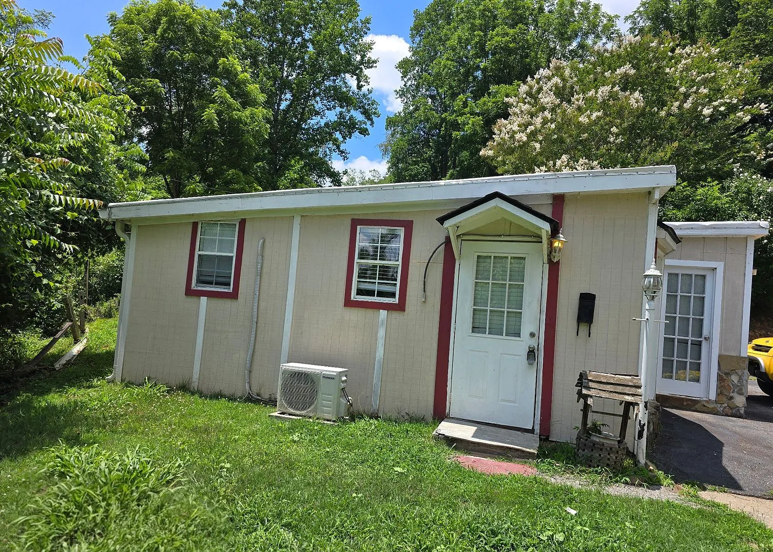 Efficiency Apartment Close to UNCA — Photo 1