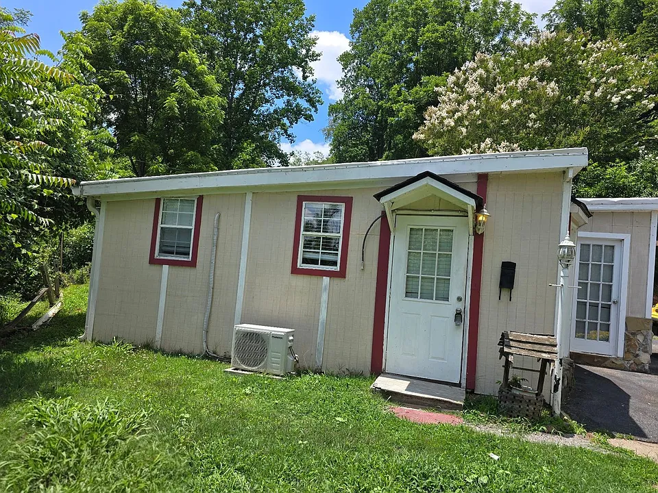 2 Richmond Hill Dr #A