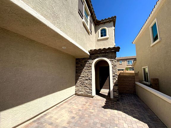 3rd image of 9726 Canyon Landing Ave