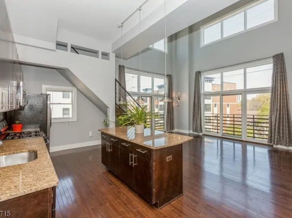 110 Broad St #401, Newark City, NJ 07104