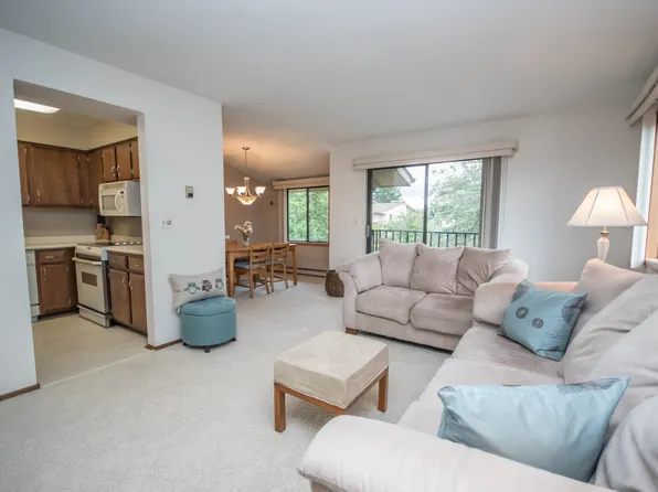 315 Cheviot Chase, Waukesha, WI 53186