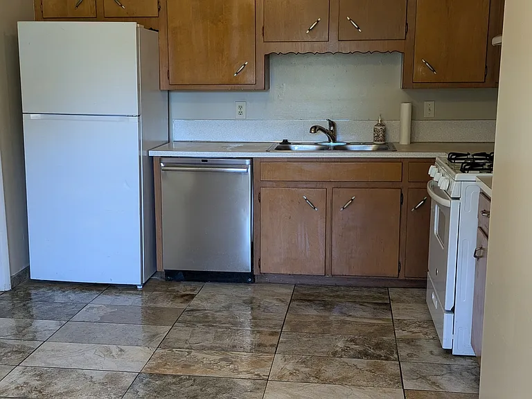 100 W 31st Pl — Photo 9