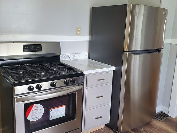 4th image of 39 Boardman St