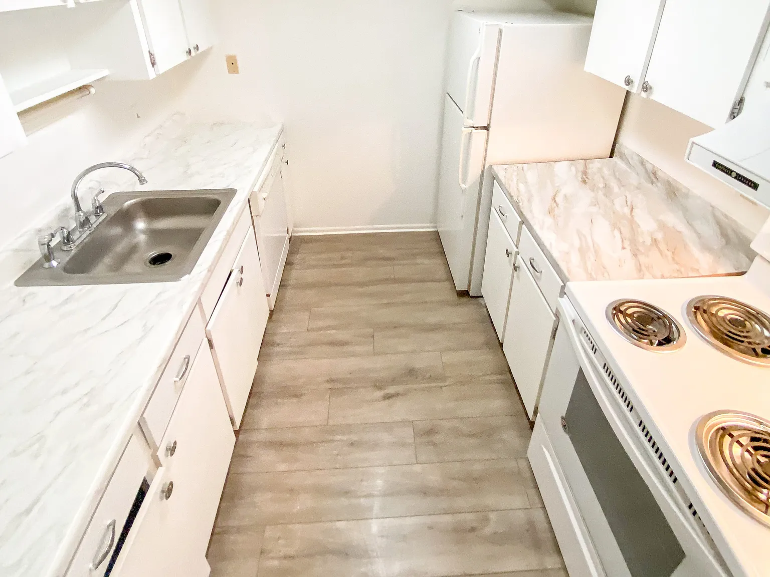 4335 Aegean Dr — Photo 2